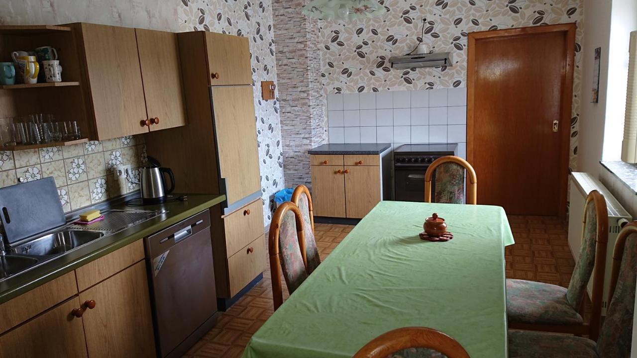 Ferienwohnung Linde - Marburg Biedenkopf Mit 5 Zimmer Und Balkon Frechenhausen Exterior photo