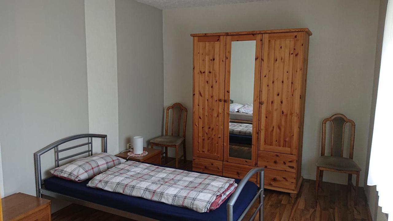 Ferienwohnung Linde - Marburg Biedenkopf Mit 5 Zimmer Und Balkon Frechenhausen Exterior photo